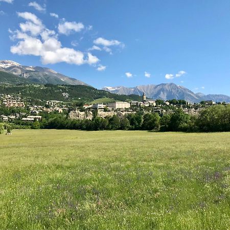 Le Pied De Ville Pouzenc Embrun Exterior photo