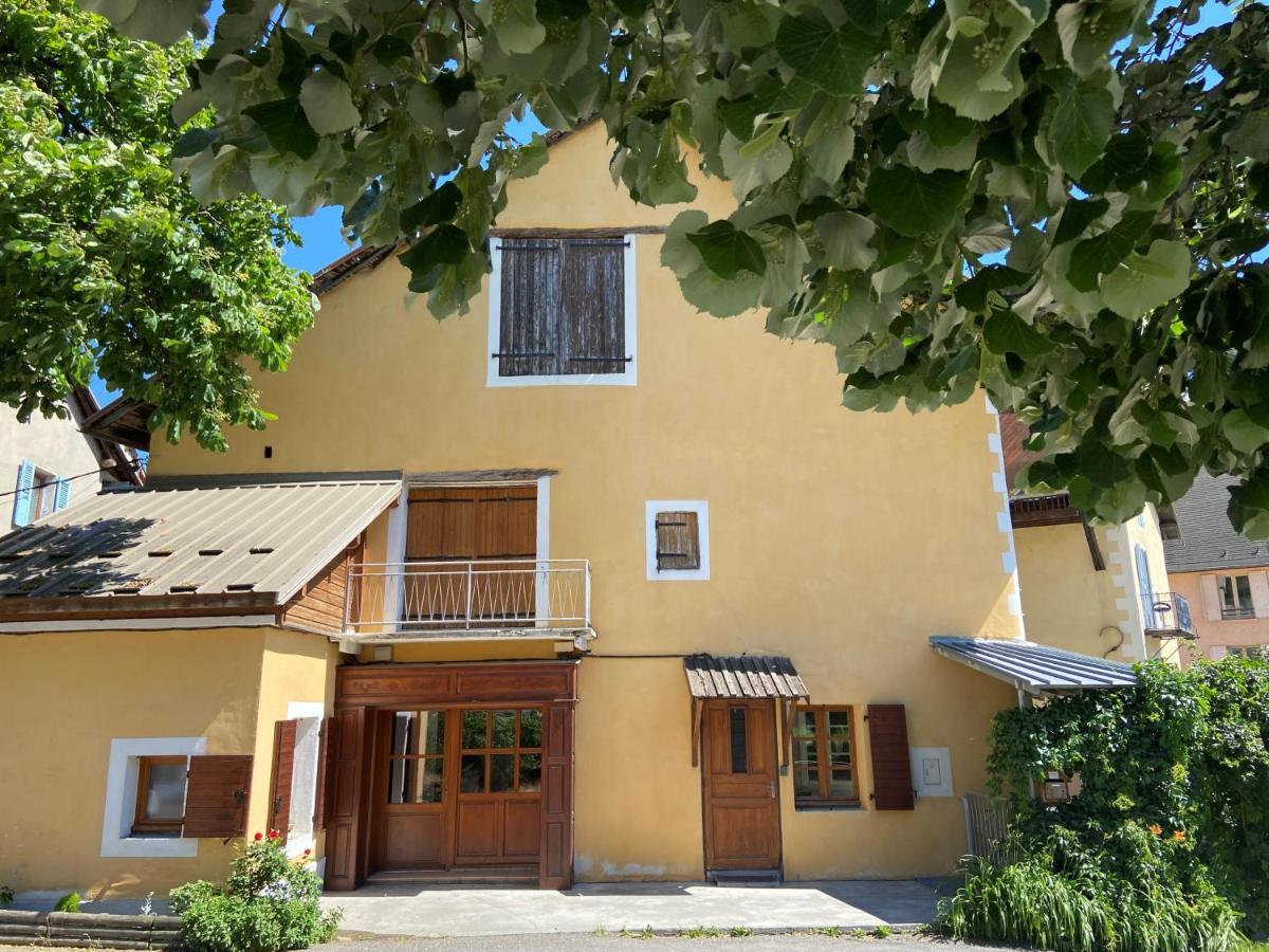 Le Pied De Ville Pouzenc Embrun Exterior photo
